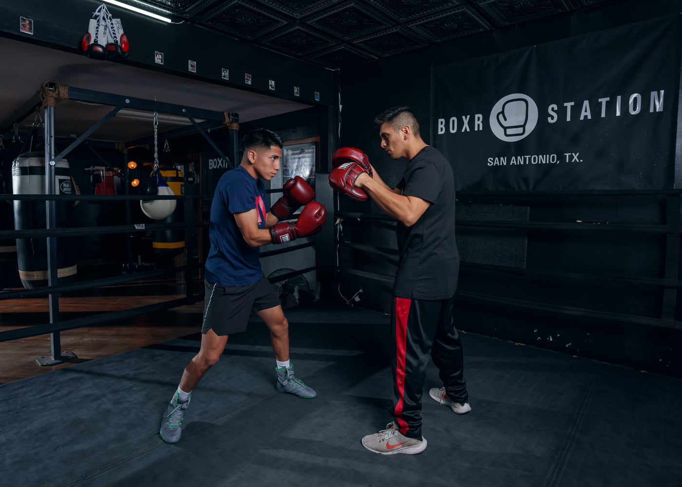variant:lifestyle::TITLE Boxing Blood Red Leather Punch MItts coach with mitts