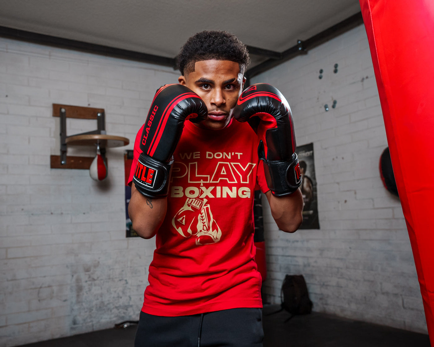 variant:black/red::TITLE Classic Speed Boxing Gloves guy boxing stance