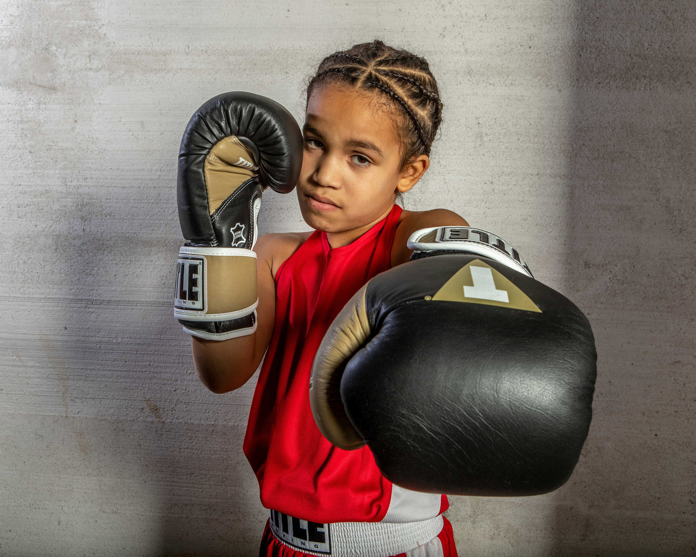 variant:black/gold/white::TITLE Boxing Gel World V2T Bag Gloves kid posing with boxing gloves