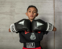 variant:black/silver::TITLE Boxing Gel World V2T Bag Gloves kid posing with boxing gloves