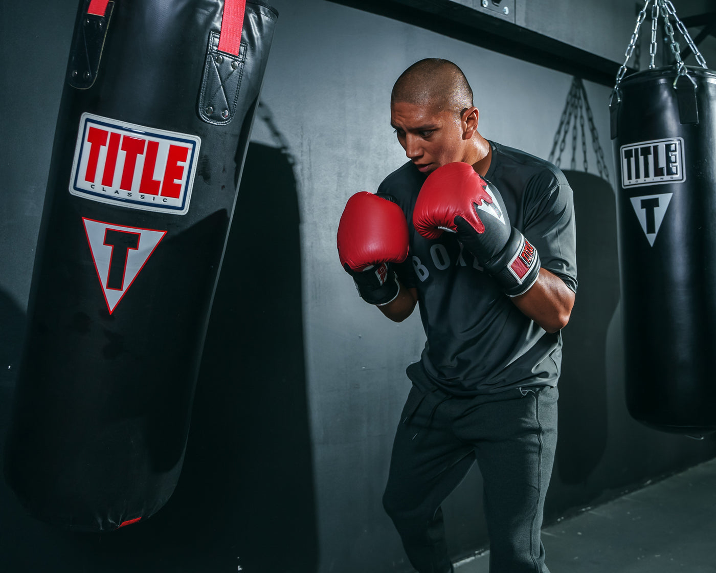 variant:lifestyle::TITLE Boxing Gel Lava Leather Series Bag Gloves second view