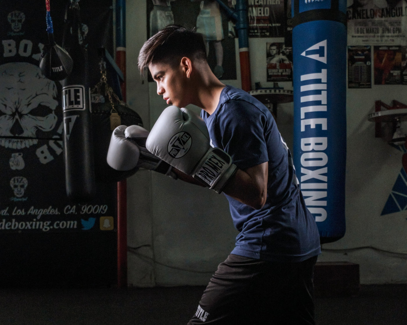variant:Silver::Pro Mex Professional Bag Gloves V3.0 boy in boxing stance