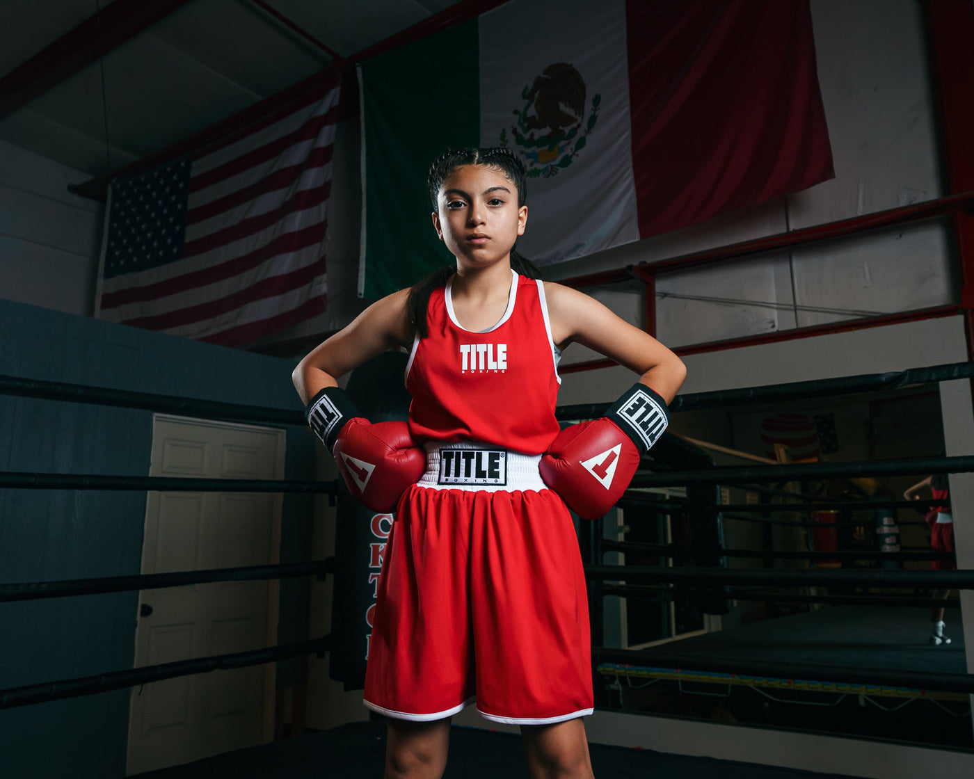 variant:lifestyle::TITLE Boxing Aerovent Elite Amateur Boxing Set 1 2.0 girl posing in red side
