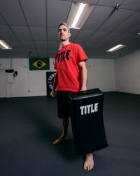 variant:lifestyle::TITLE Boxing Pro Punch Shield 2.0 coach with shield