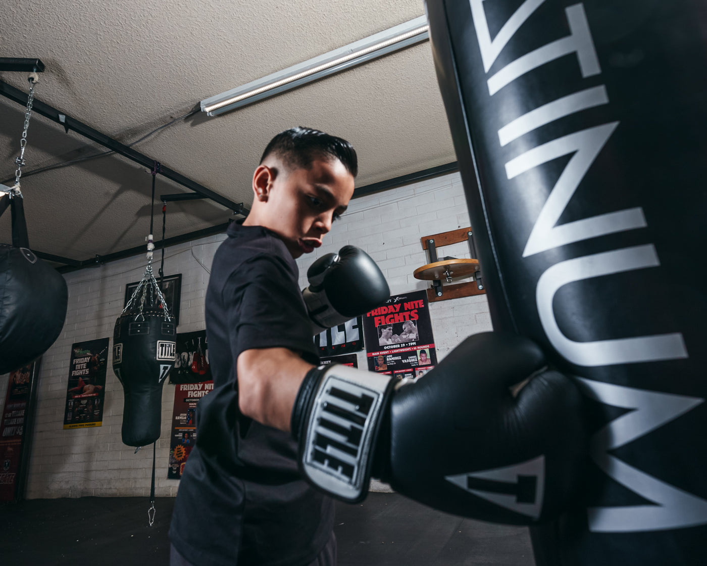 variant:Black/White::TITLE Premier Leather Super Bag Gloves 2.0  jab bag