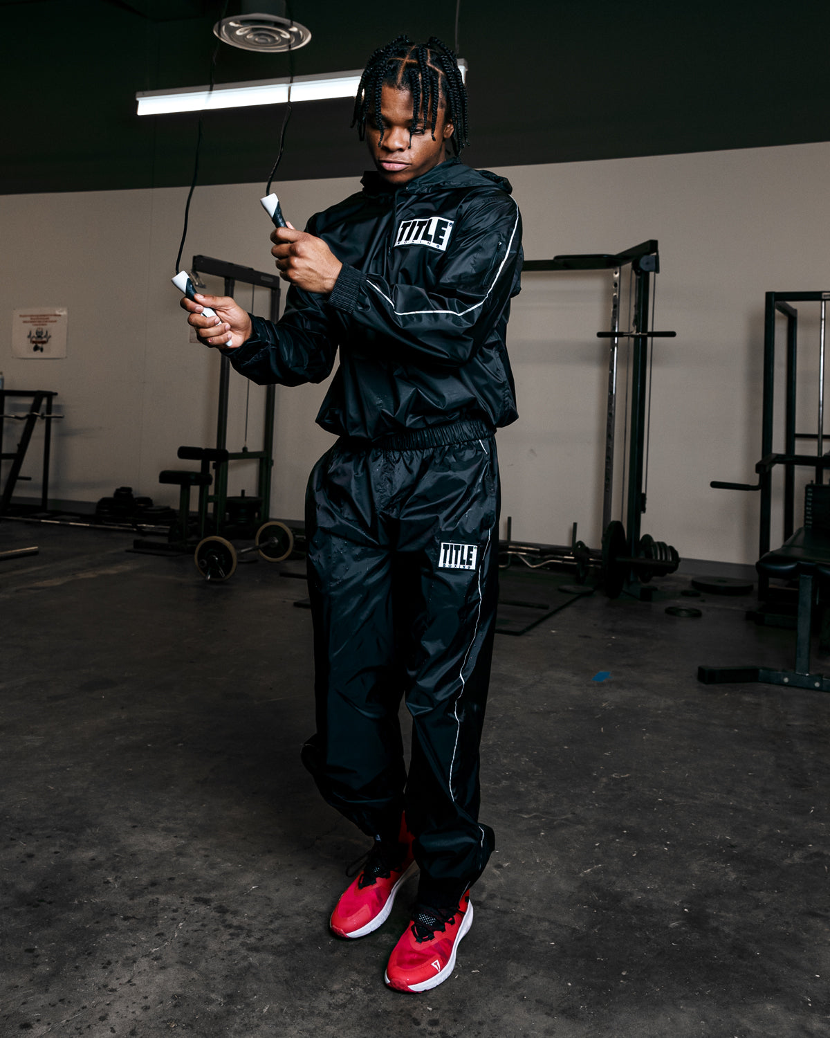 variant:lifestyle::TITLE Boxing Sauna Suit With Hood guy wearing sauna suit jumping rope