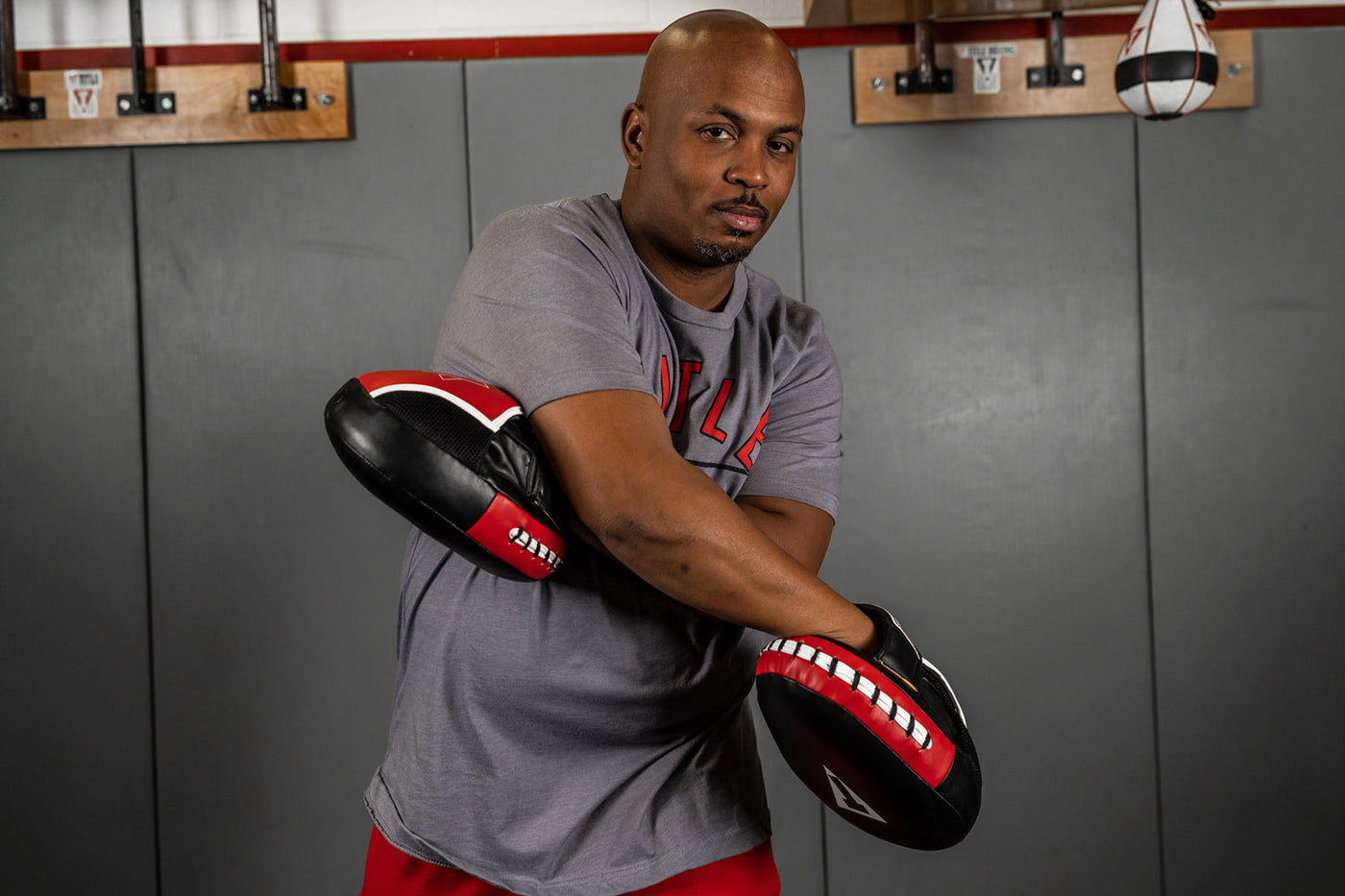 variant:lifestyle::TITLE Boxing Air Vent Technology Punch Mitt mitts cross over