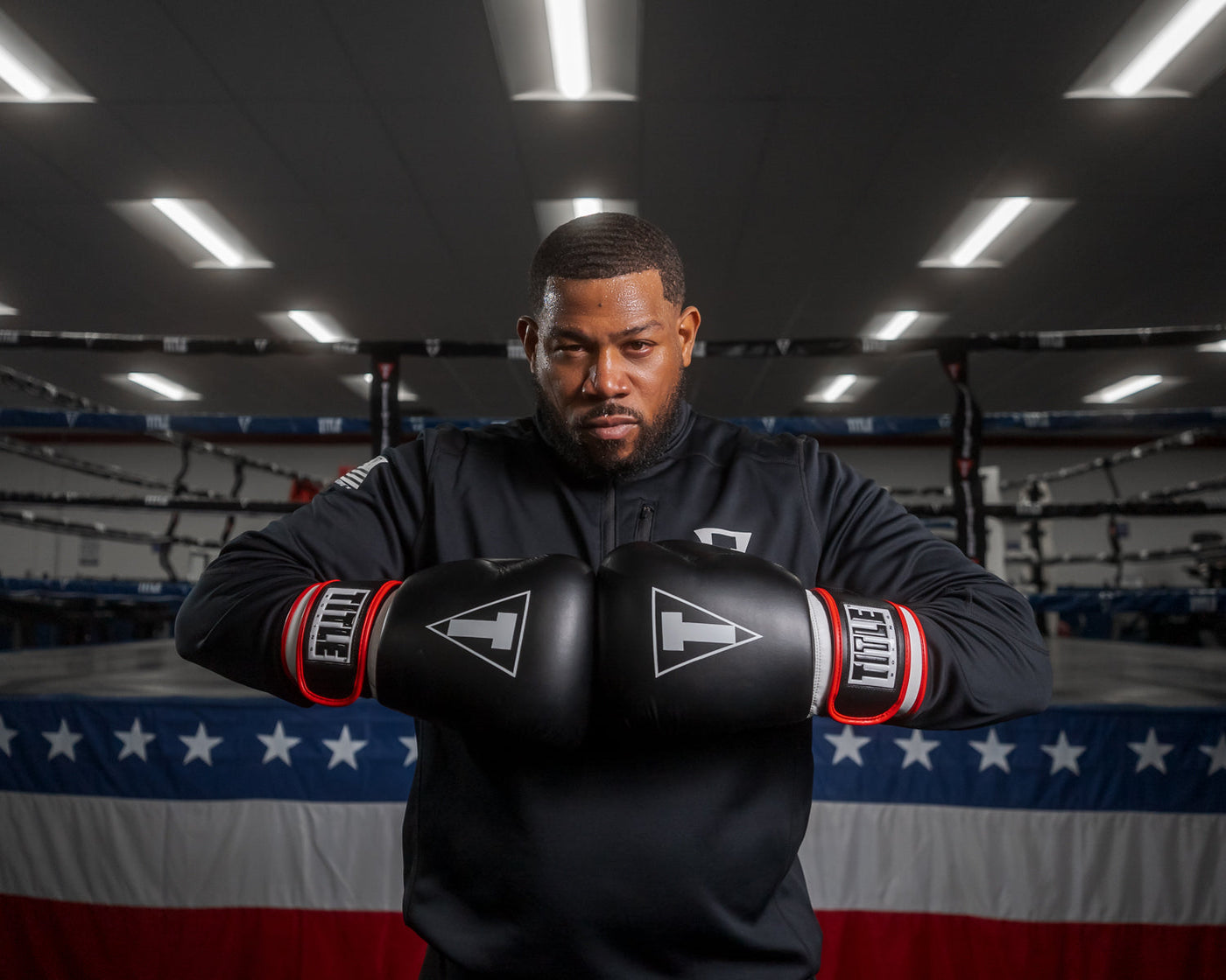 variant:lifestyle::TITLE Boxing Leather Big League Bag Gloves guy hitting gloves