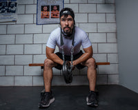 variant:lifestyle::TITLE Boxing Nylon Head Harness 2.0 man wearing harness