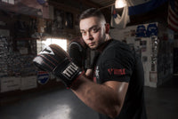 variant:lifestyle::TITLE Boxing Professional Old School Leather Bag Gloves 3.0 man posing in gloves