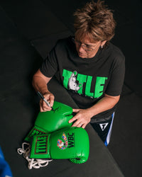 variant:lifestyle::WBC by TITLE Boxing Autograph Gloves 2.0 signature